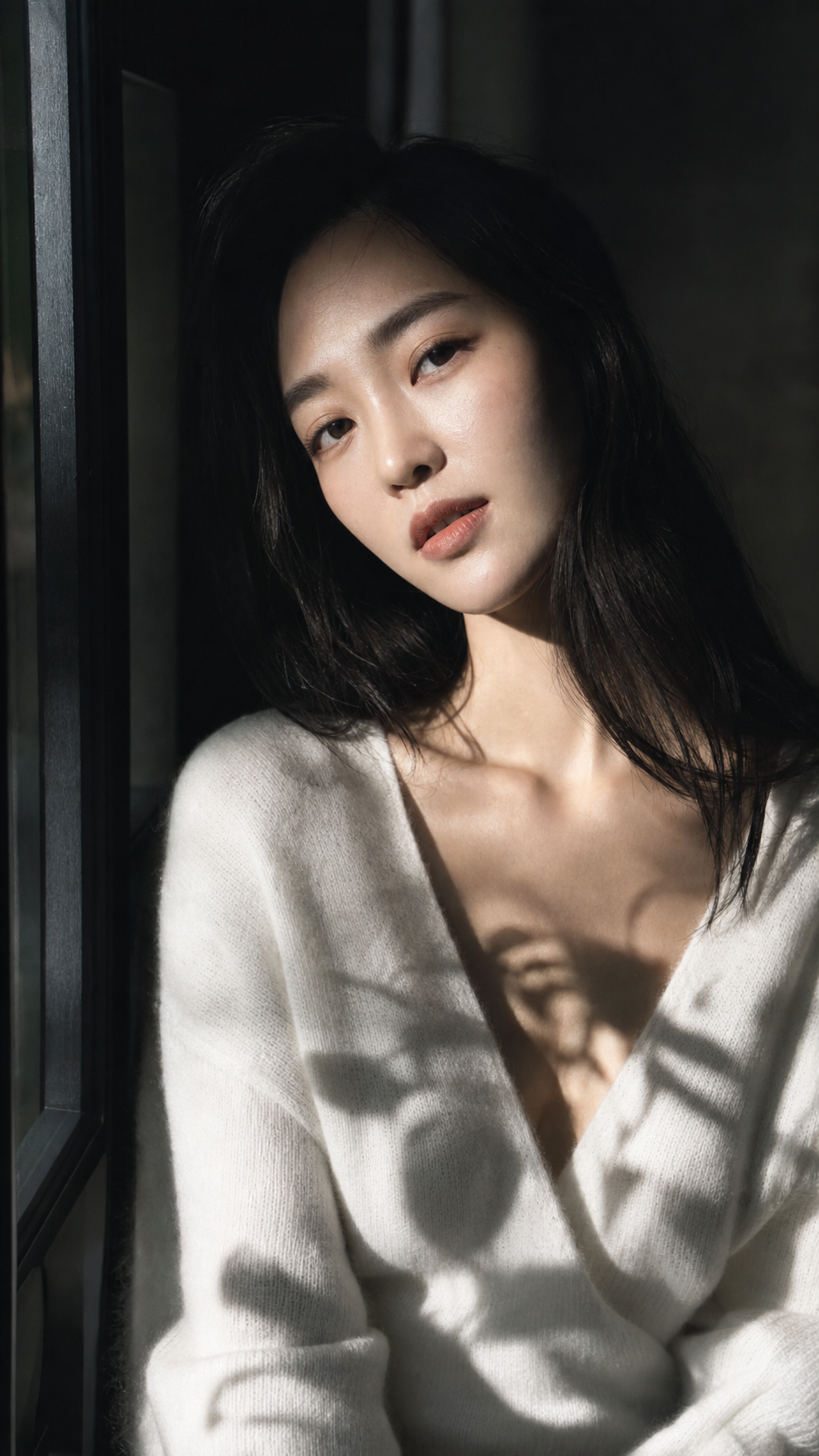Vertical half-body portrait photo, young
