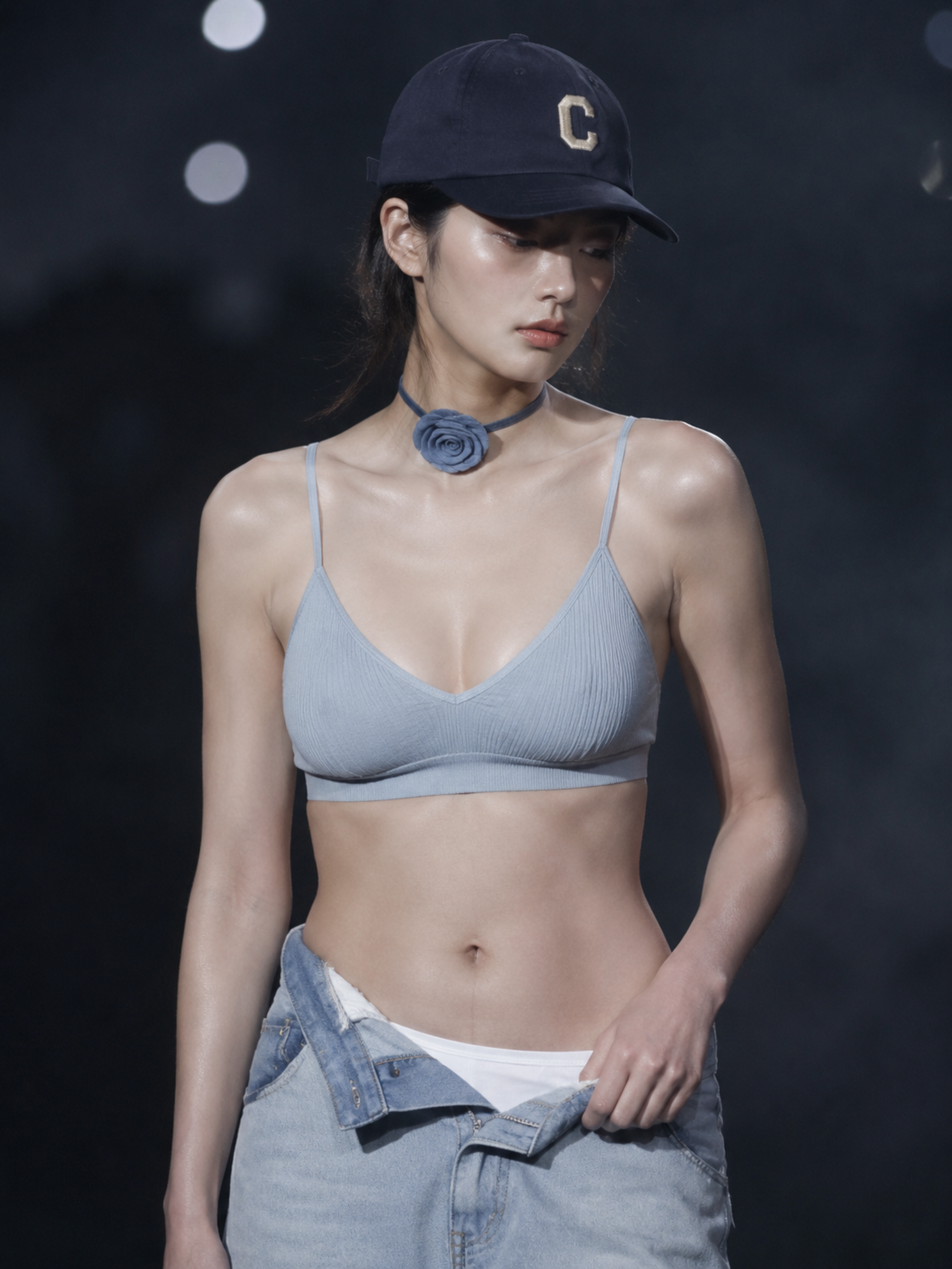 超写实高级时装秀人像摄影，一位20多岁的东亚年轻女性模特站在昏暗的大型T台或舞台